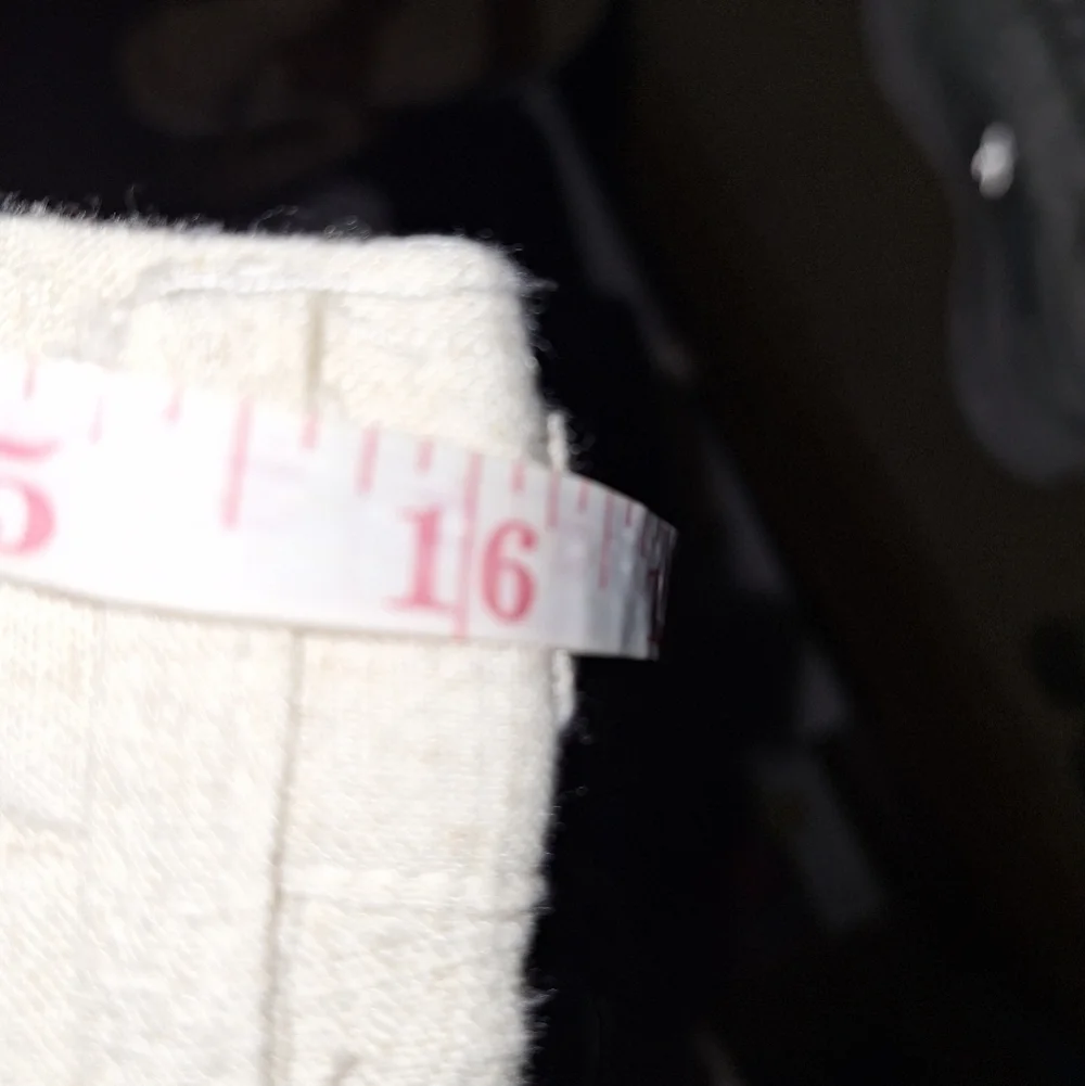 An Unbranded pair of oatmeal colored linen blend pants in a mens large. EUC.